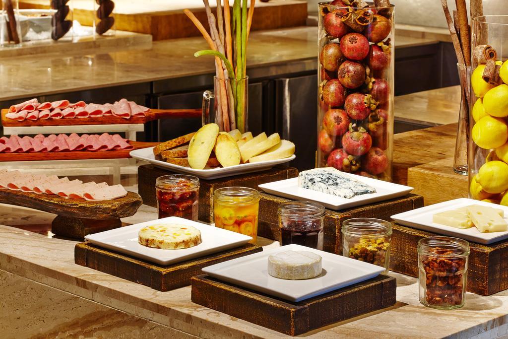 Kensington Jeju Hotel Eksteriør billede A cheese platter
