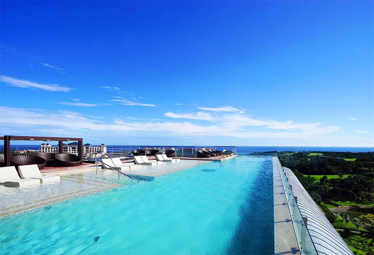 Kensington Jeju Hotel Eksteriør billede Infinity pool at the top of the hotel