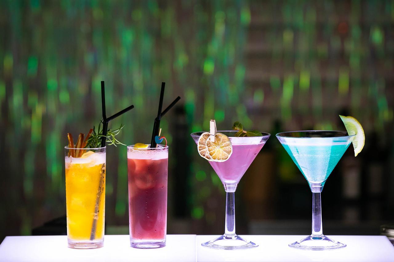 Kensington Jeju Hotel Eksteriør billede A selection of cocktails